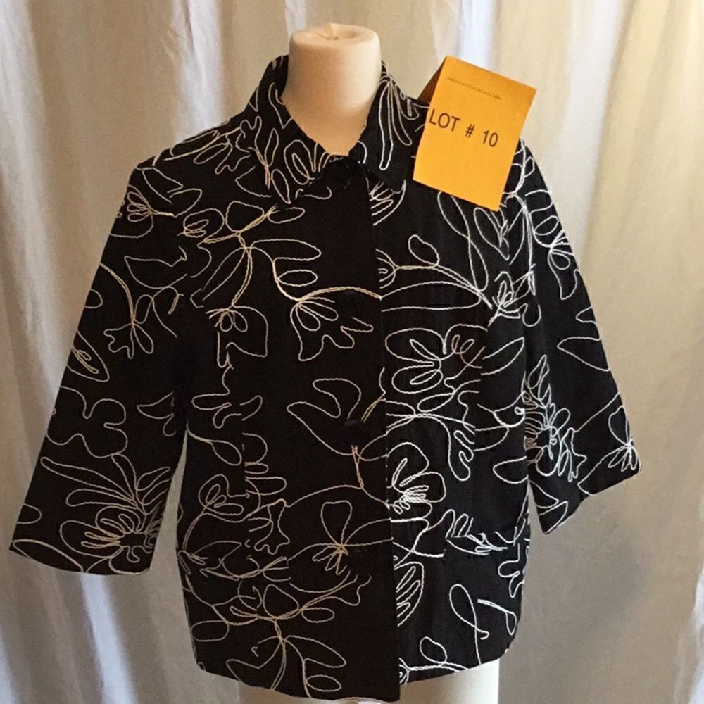 Ladies jacket in black & white 3/4 sleeves in 14